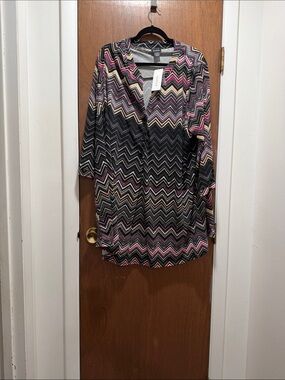 Chevron V-Neck Longline Tunic in Black and Pink